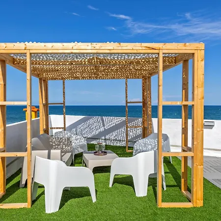 شقة Vidamalu - Beachfront With Terrace سويكا