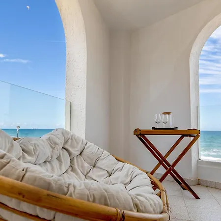 Vidamalu - Beachfront With Terrace * سويكا
