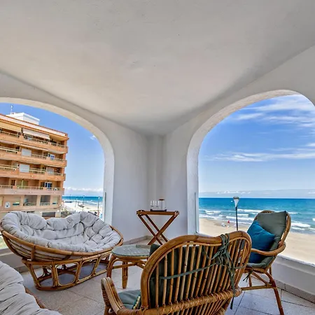 Vidamalu - Beachfront With Terrace