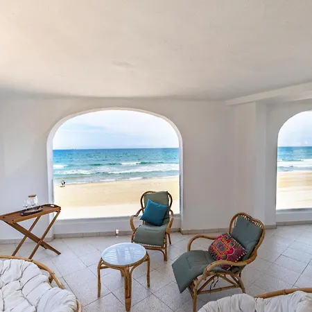 Vidamalu - Beachfront With Terrace * سويكا