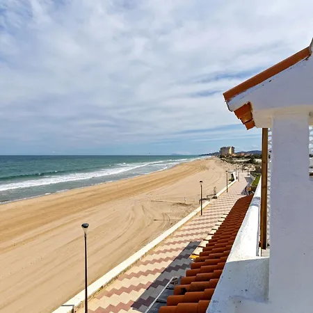 Vidamalu - Beachfront With Terrace *