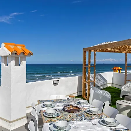 Vidamalu - Beachfront With Terrace سويكا